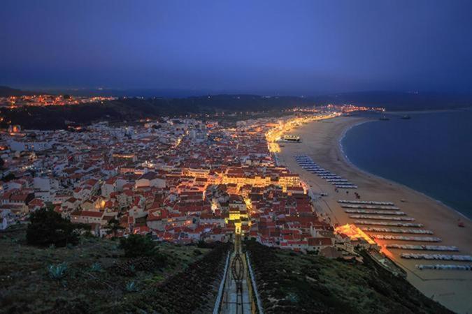 Sunset Terrace - Beachfront Apartment With Private Parking Nazaré Esterno foto