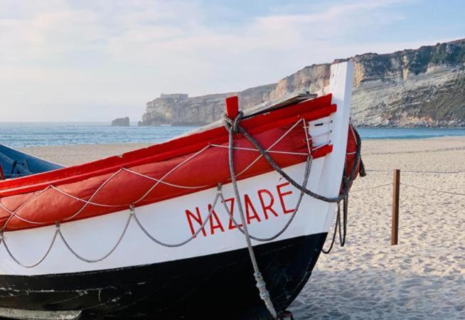 Sunset Terrace - Beachfront Apartment With Private Parking Nazaré Esterno foto