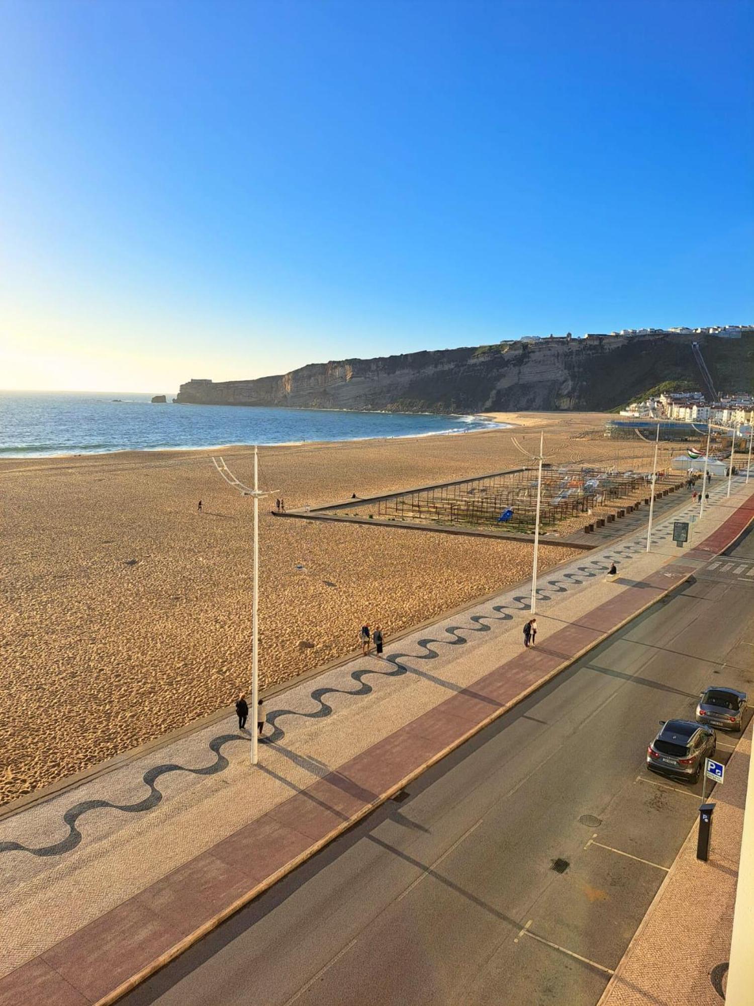 Sunset Terrace - Beachfront Apartment With Private Parking Nazaré Esterno foto