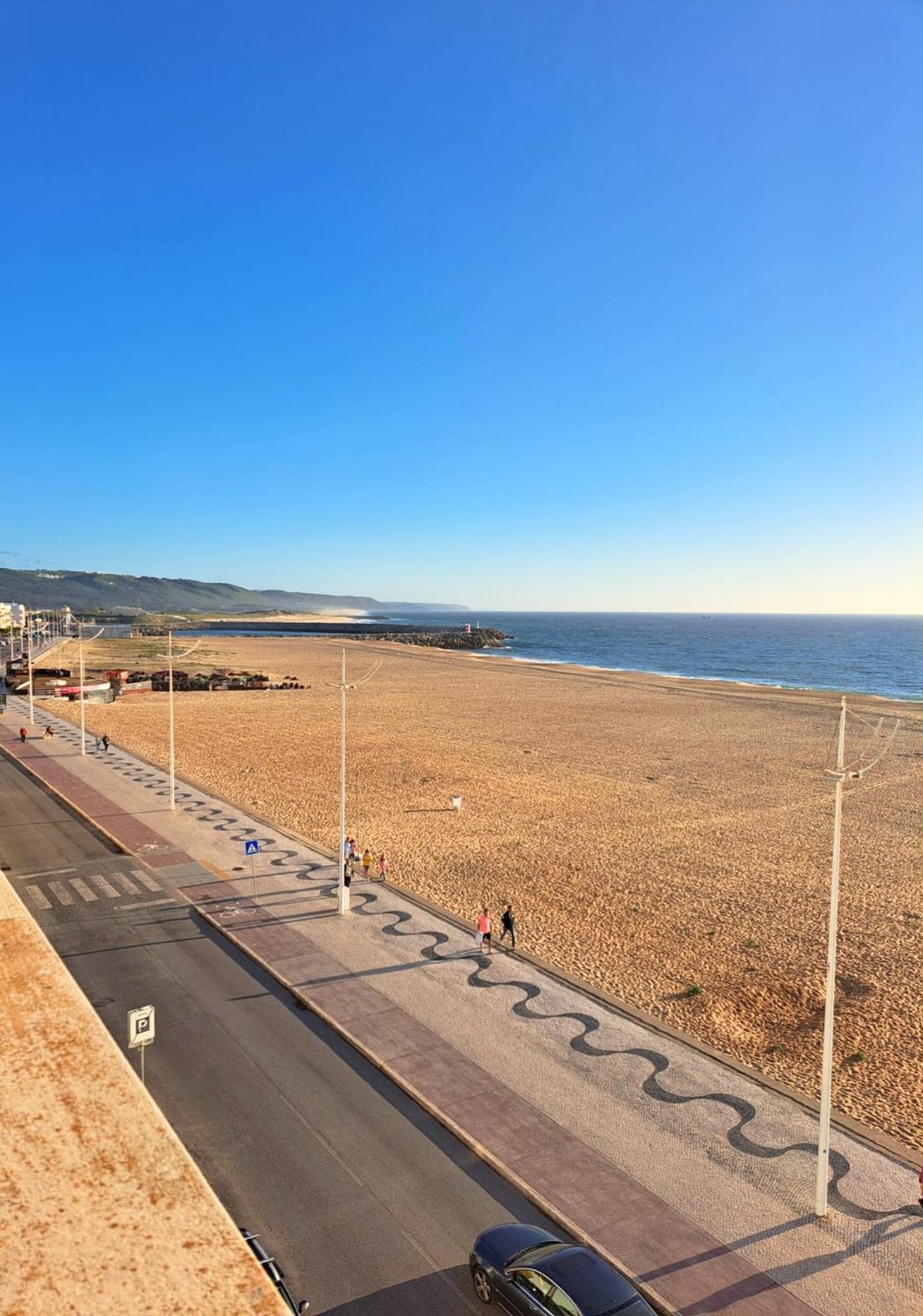 Sunset Terrace - Beachfront Apartment With Private Parking Nazaré Esterno foto