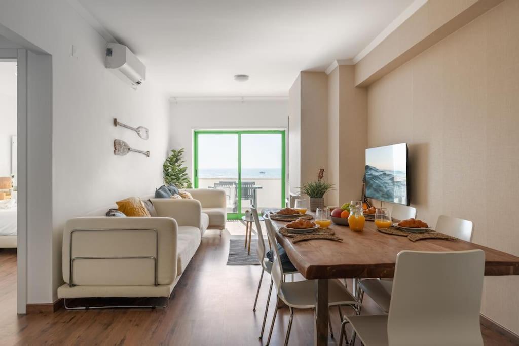 Sunset Terrace - Beachfront Apartment With Private Parking Nazaré Esterno foto