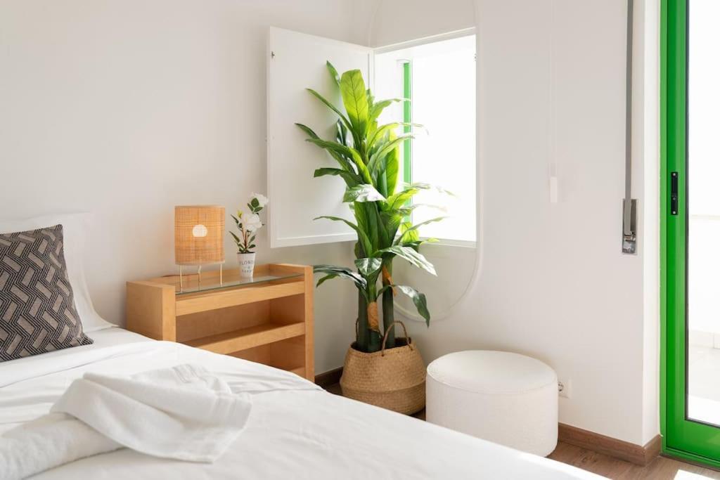 Sunset Terrace - Beachfront Apartment With Private Parking Nazaré Esterno foto