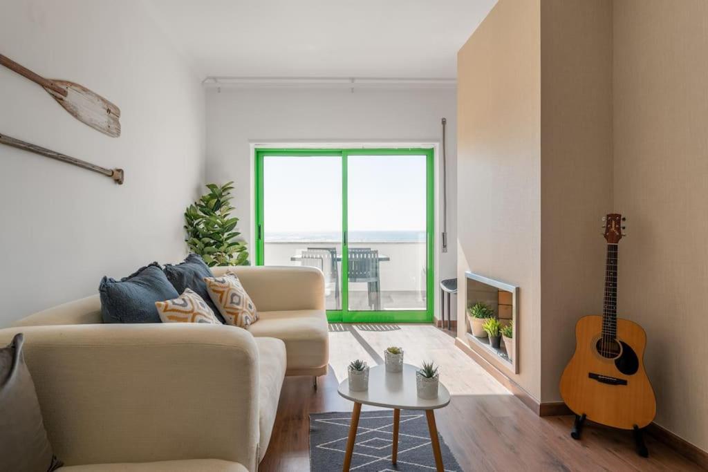Sunset Terrace - Beachfront Apartment With Private Parking Nazaré Esterno foto