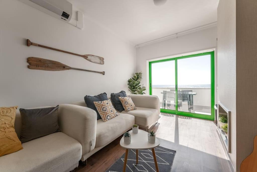 Sunset Terrace - Beachfront Apartment With Private Parking Nazaré Esterno foto