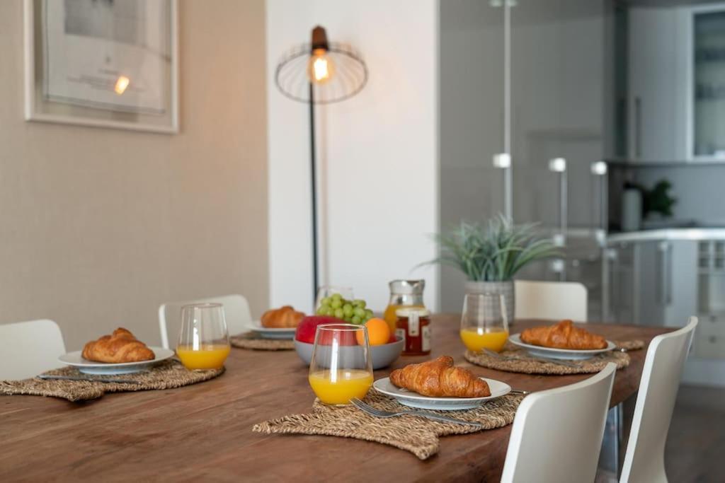 Sunset Terrace - Beachfront Apartment With Private Parking Nazaré Esterno foto