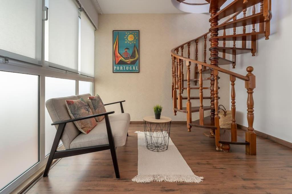 Sunset Terrace - Beachfront Apartment With Private Parking Nazaré Esterno foto
