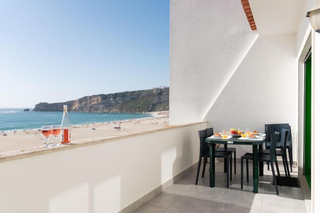 Sunset Terrace - Beachfront Apartment With Private Parking Nazaré Esterno foto